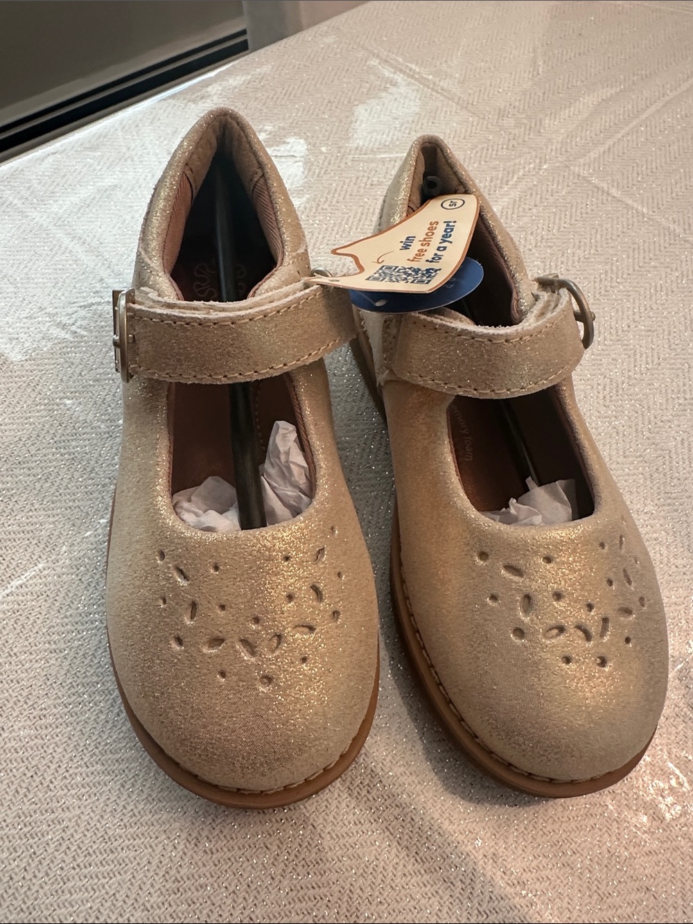 Stride Rite Toddler Girl Size 10.5 Wide NWT and box. Mara shoe /gold champagne